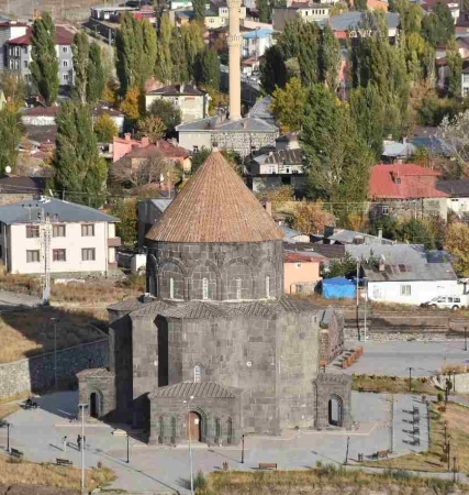 On İki Havariler Kilisesi (Kümbet Camisi)